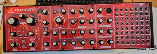 Behringer neutron synthesiser - behringer,