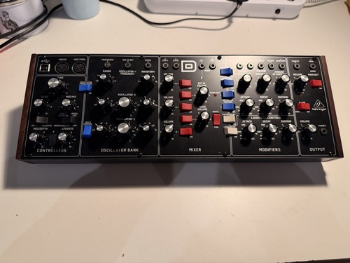 Behringer model analogue - d,