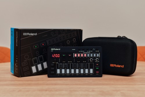 Roland aria chord - j-6,