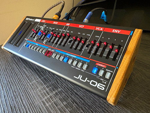 Roland boutique synth - ju-06,