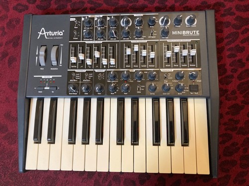 Arturia minibrute mk1 analogue - arturia,
