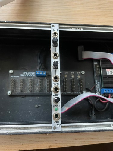 2hp pluck eurorack module - pluck,