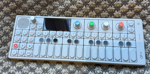 Teenage engineering 1 - teenage, op-1