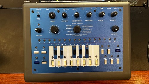 Xoxbox 303 clone synthesizer - xoxbox,