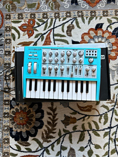 Arturia microbrute analogue - arturia, se