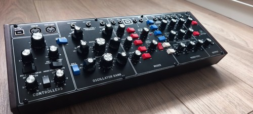 Behringer model analog - model, d